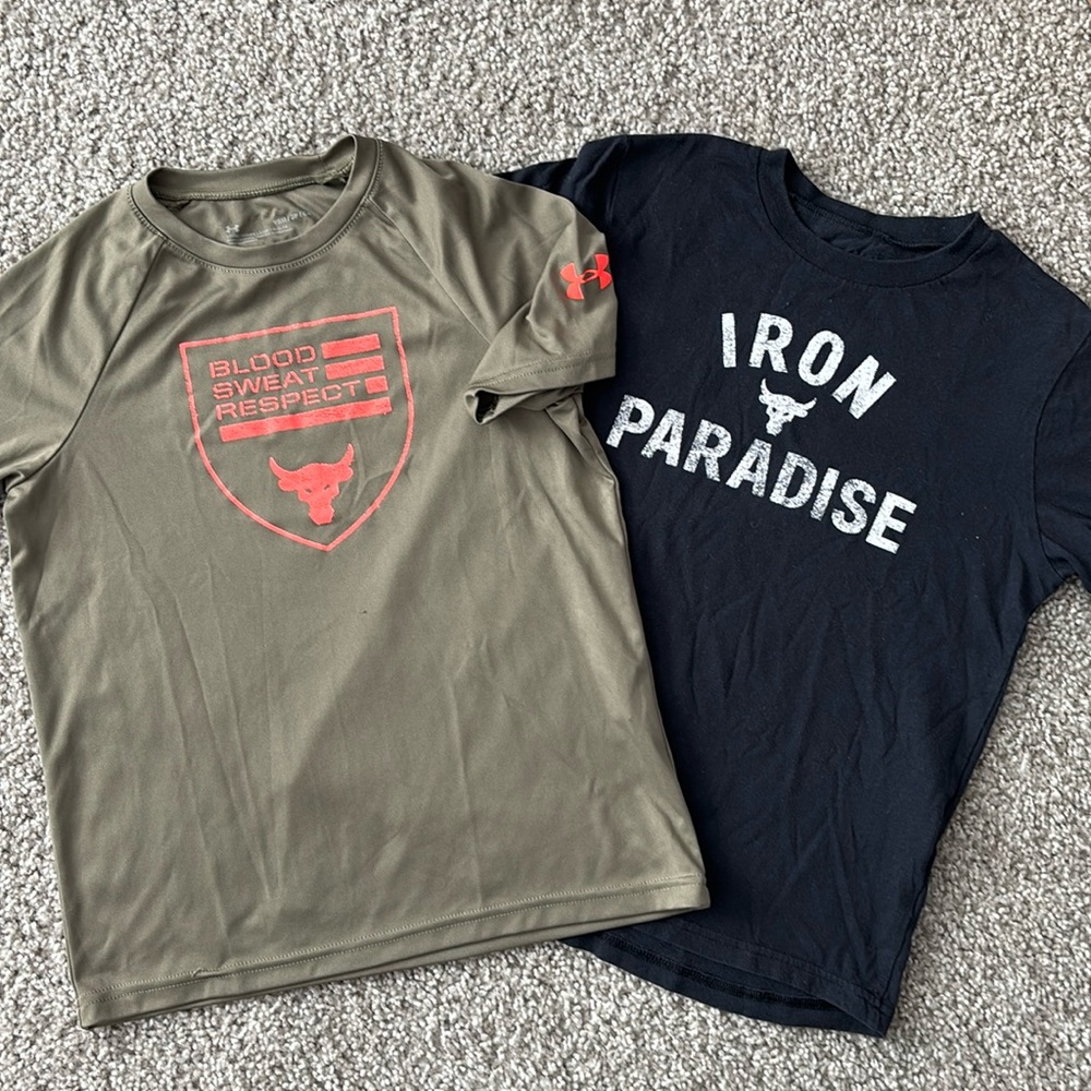 Under Armour tshirts for boys size YSM/JP/CH like size 7-8